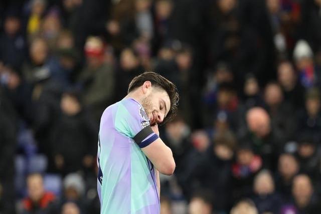 包含富勒姆客场战平，保级形势憾若失落的词条