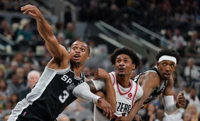 雄鹿擒国王,字母哥大号三双的简单介绍 雄鹿擒国王,字母哥大号三双的简单介绍