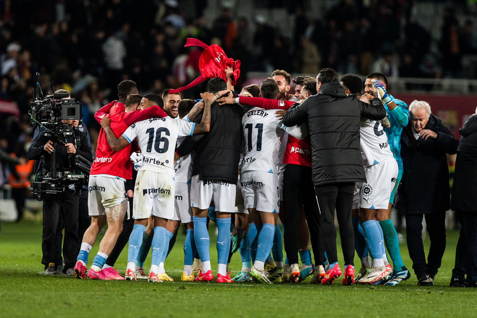 包含足球赛场上的较量,精彩绝伦的一幕再现的词条 包含足球赛场上的较量,精彩绝伦的一幕再现的词条