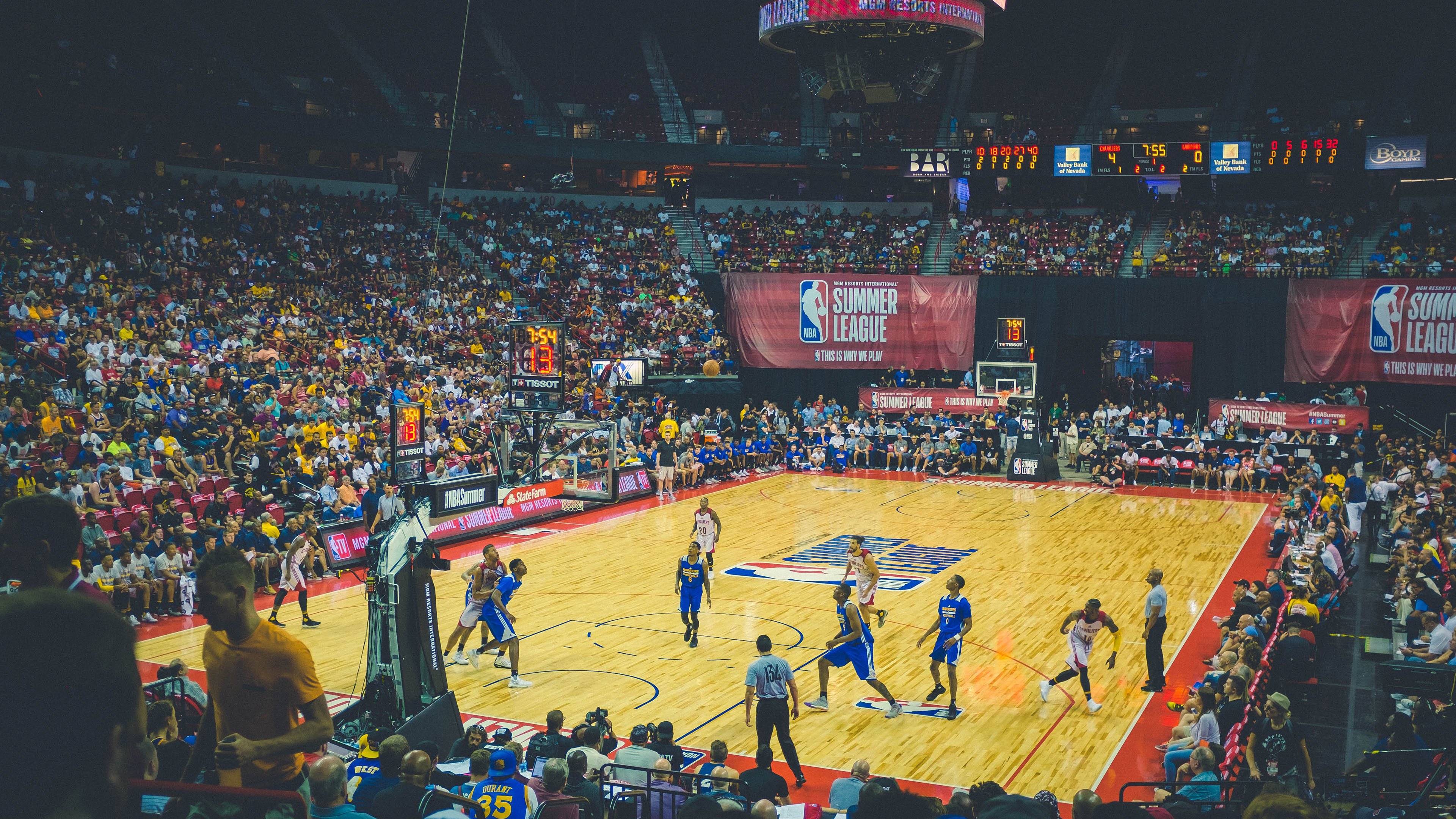 新王当立?切特关键封盖锁定胜局,雄鹿完胜篮网揭示东部新格局