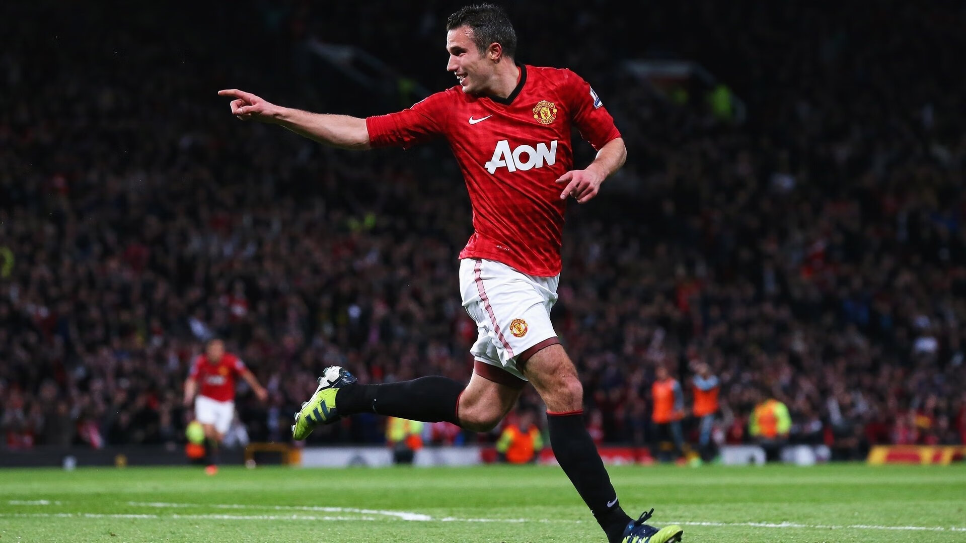 爱游戏大厅-黄黑风暴席卷东欧，哈兰德双响引领多特蒙德客场横扫波兰劲旅