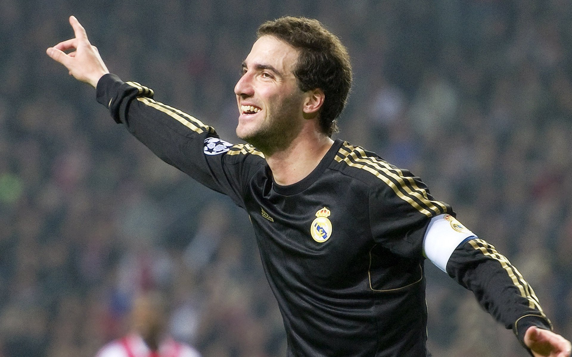 王皓惊艳四座,日本队绝杀英格兰队,亚洲足球的觉醒与传承