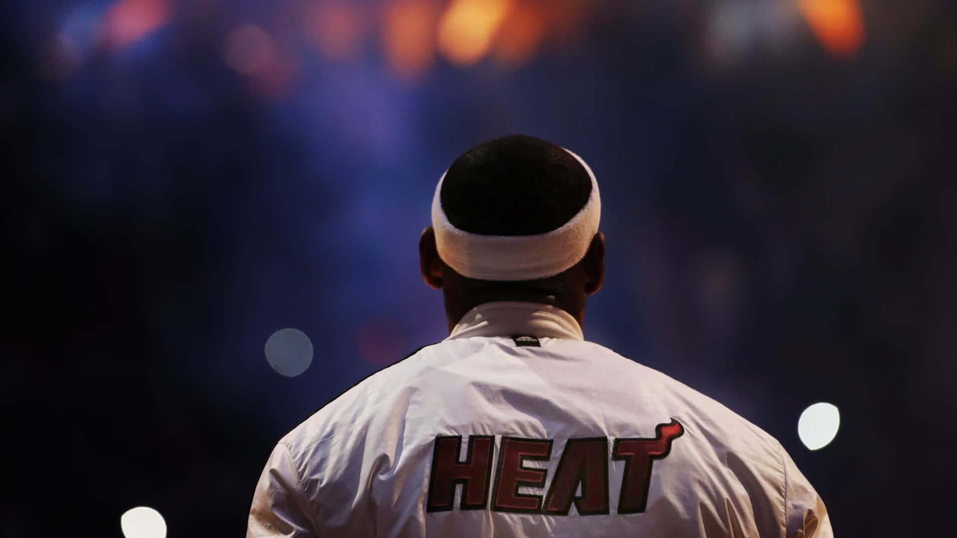 费城铁骑踏碎航天城,库里三分如雨定乾坤,NBA之夜谁主沉浮?